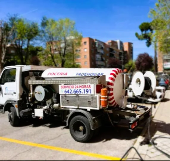 Fontanero y pocero en Villaviciosa de Odón realizando desatasco de desagües y tuberías con servicio urgente y económico 24h